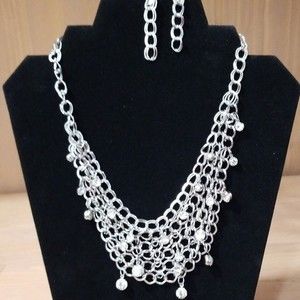 NWT Paparazzi Silver and Faux Diamond Statement Necklace Set with Earrings